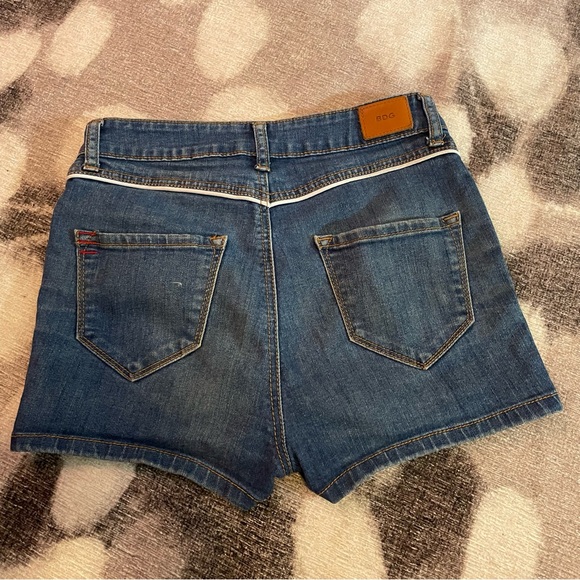 BDG High Rise "Erin" White Stripe Blue 5  Pocket Shortie 26W Small - Picture 3 of 5